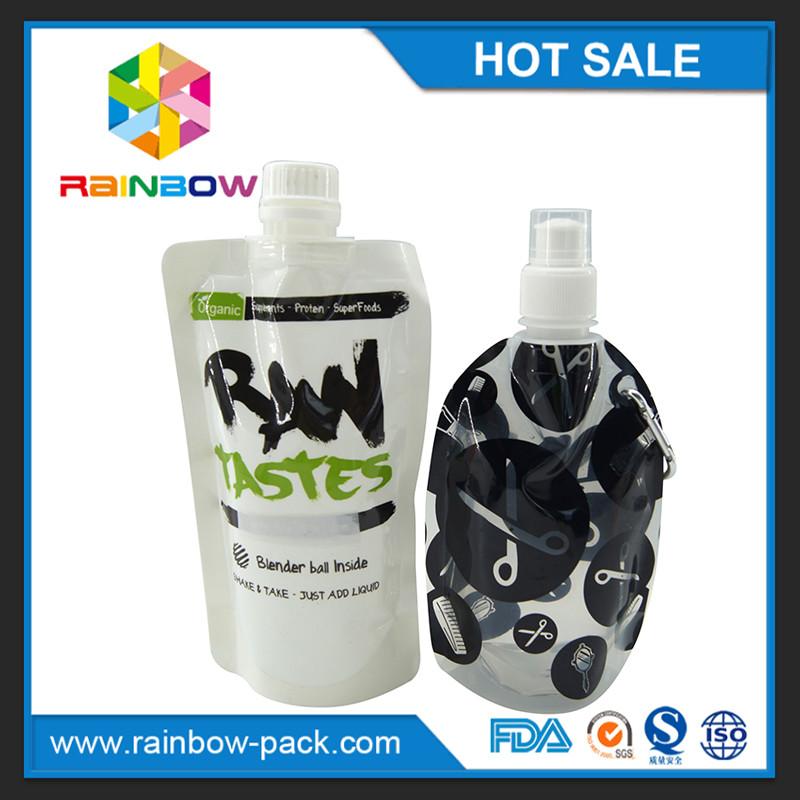 Tenez l'emballage réutilisable de poche de bec d'aliment pour bébé avec la tirette sur le dessus