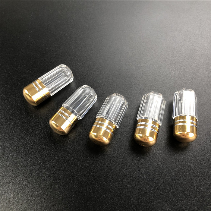 Un récipient en plastique en forme d' octogone avec un bec métallique pour les pilules d' amélioration masculine.