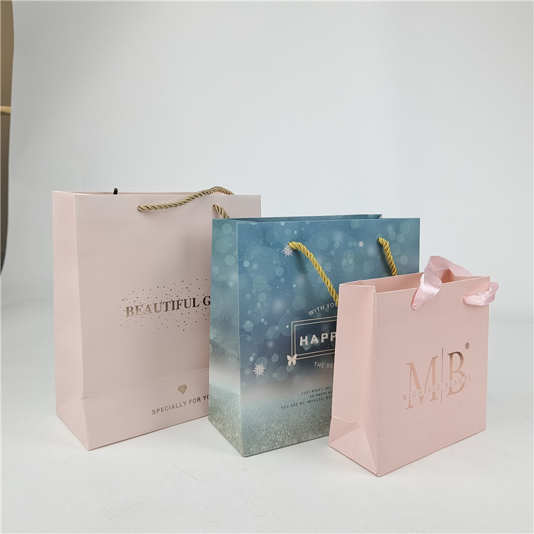 Plus récent Accepté jusqu'à 10 couleurs Disponible Impression numérique personnalisée Logo Imprimé Sac de papier de magasinage Emballage