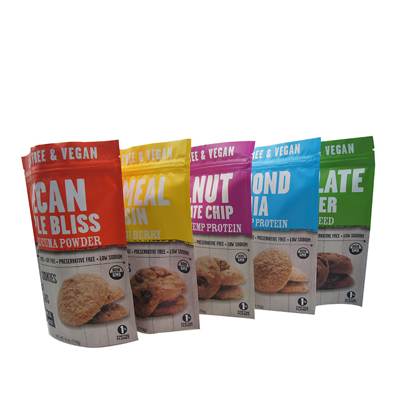 Tenez les sachets en matière plastique de sac de tirette empaquetant pour le biscuit de gâteaux aux pépites de chocolat