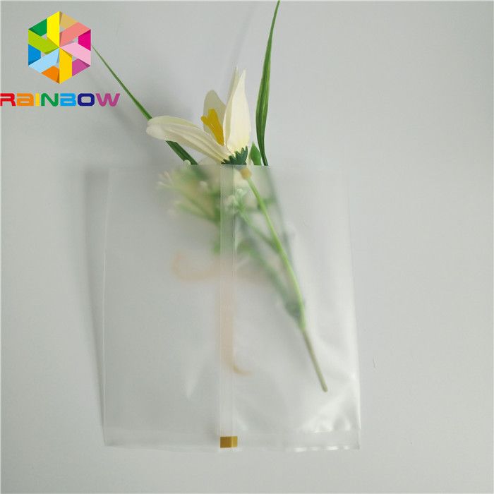 Des sacs en plastique transparents à applications multiples.