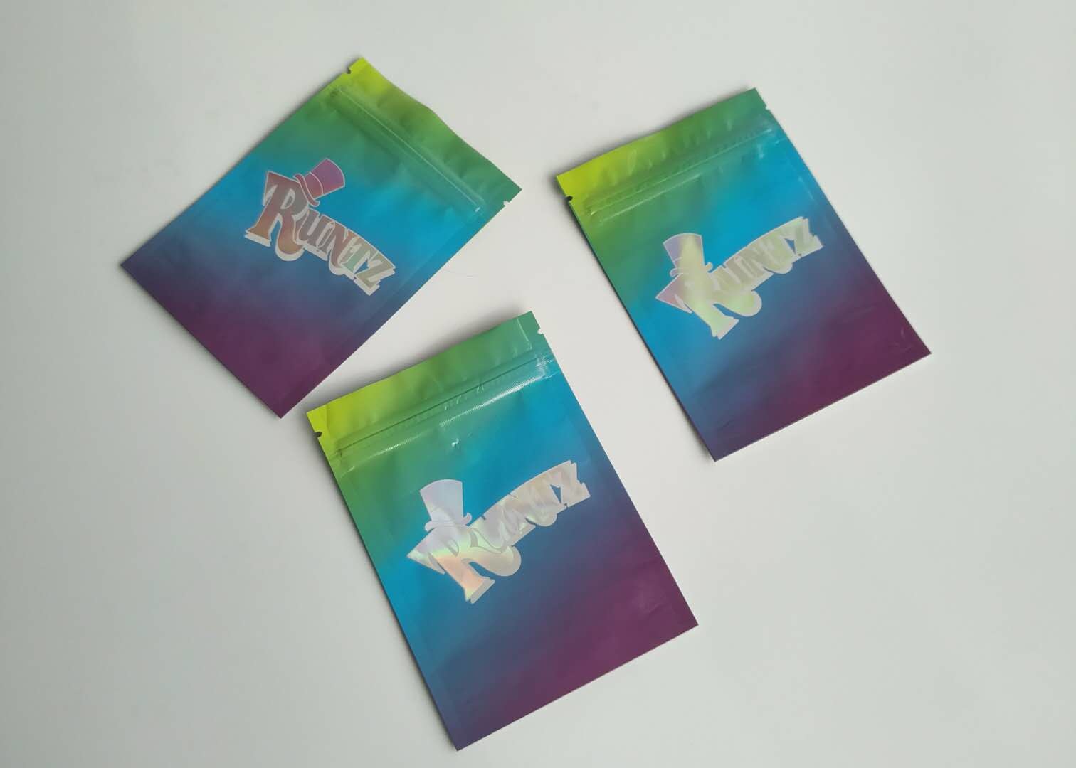 Sachets en matière plastique résistants d'enfant empaquetant l'aluminium fini par sac de tirette de Cindy Runtz