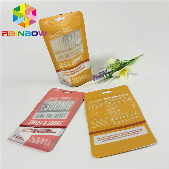 En plastique réutilisables tiennent des sacs Matt de poche de tirette fini avec la fenêtre claire avant