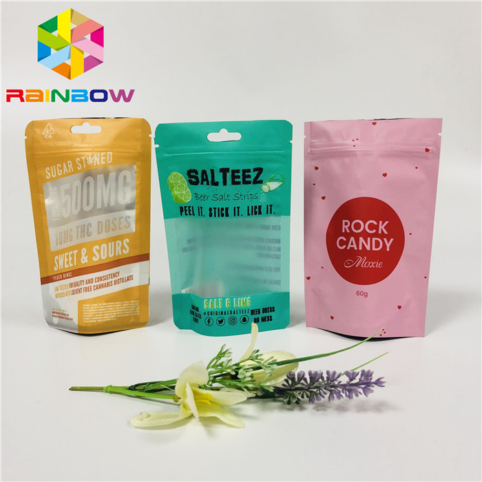 L'empaquetage de sachets en matière plastique de catégorie comestible stratifié tiennent le logo adapté aux besoins du client par poche de tirette