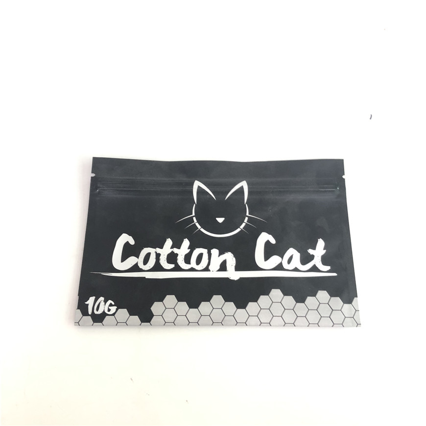 L'mauvaise herbe de CBD tiennent la gravure imprimant l'empaquetage de sachets en matière plastique