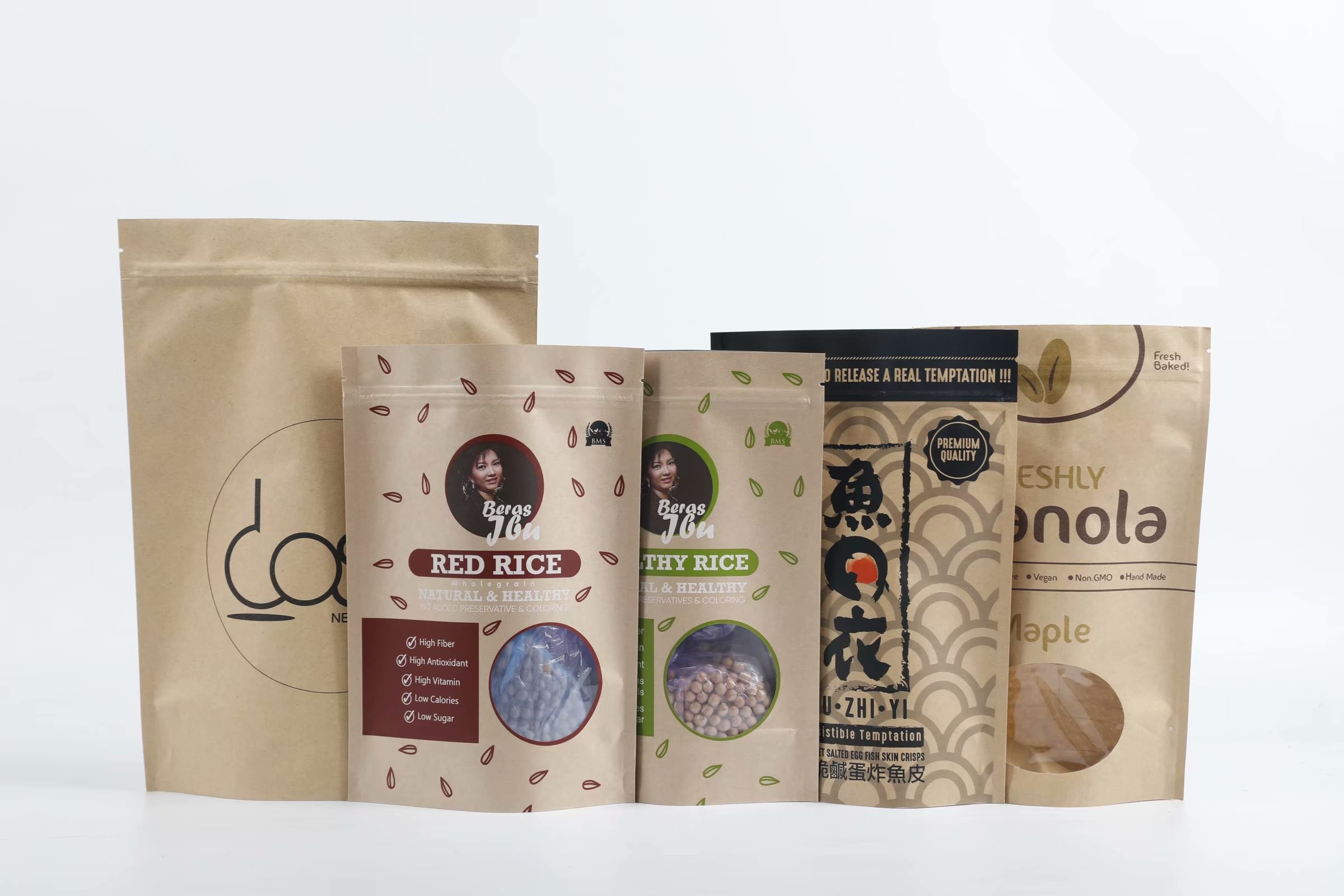 Les biscuits étanches à l'humidité tiennent la poche de papier d'emballage