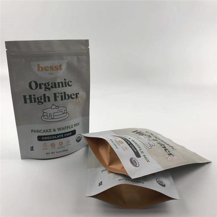 Tenez la poche de tirette avec la fenêtre Doypack pour les fruits secs