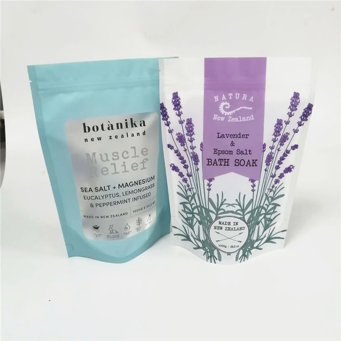 Sachets en matière plastique de sel de mer d'océan empaquetant l'individu tenant le logo fait sur commande rescellable