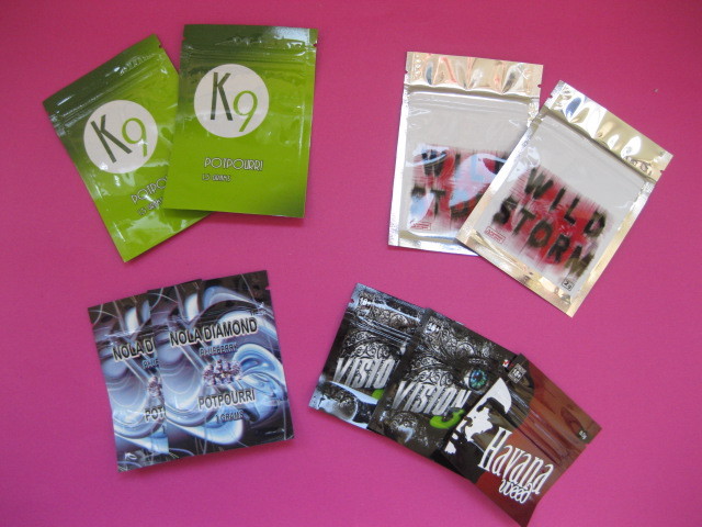 Sacs de fines herbes d'emballage d'encens adaptés aux besoins du client par OEM avec la serrure de fermeture éclair